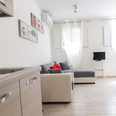 Welcomely - Arriora Apartment